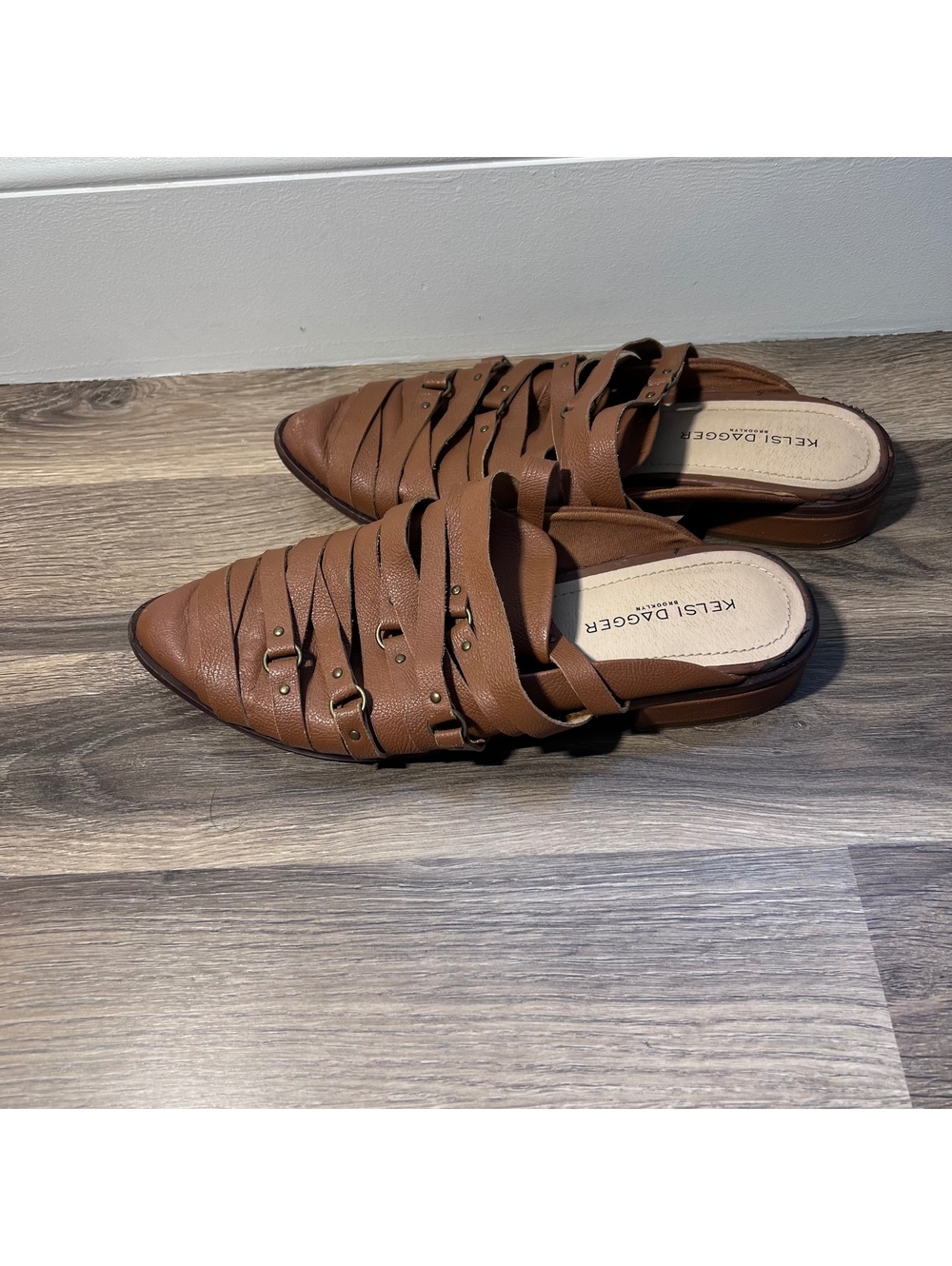 Kelsi Dagger Brooklyn brown woven pointed toe mules size 8